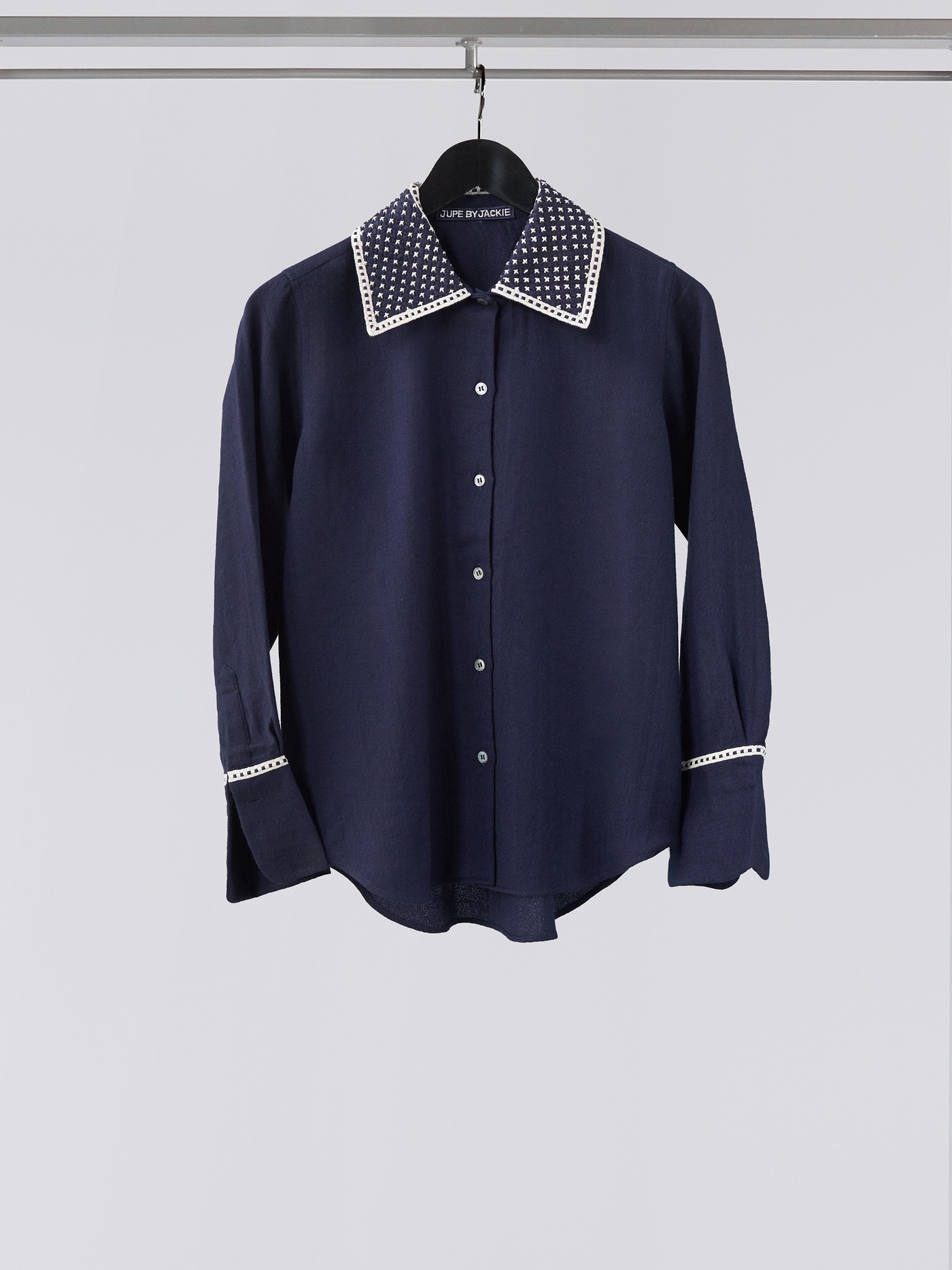 Shirts | Jupe by Jackie